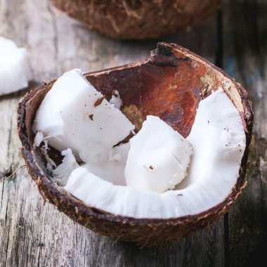 kırık Hindistan cevizi