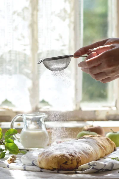 Strudel de maçã — Fotografia de Stock