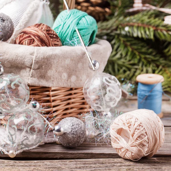 Christmas toys with ball of threads — Stock Photo, Image