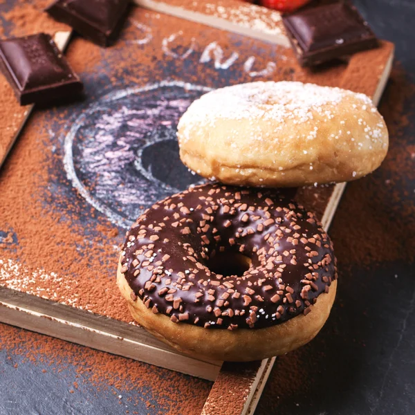 Donuts with fresh strawberries and chocolate — Stock Photo, Image