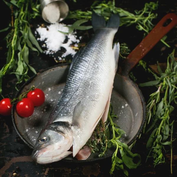 Ryby z ziołami — Zdjęcie stockowe