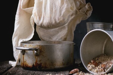 Making non-dairy almond milk