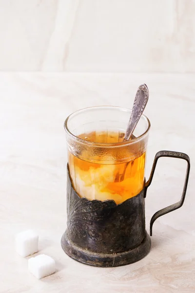 Taza de té caliente con leche —  Fotos de Stock