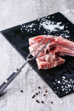 çiğ kuzu pirzolası