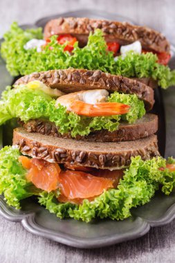 Deniz ürünleri sandviçi