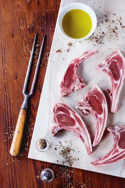 Costolette di agnello crudo — Foto Stock