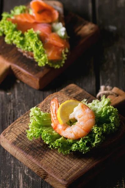 Sandwich with seafood — Stock Photo, Image