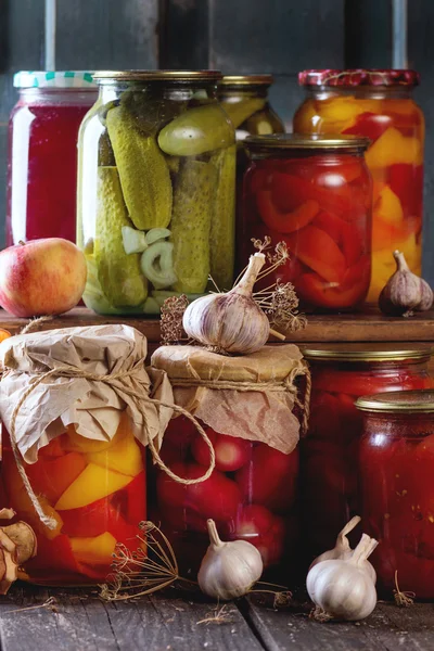 Sortimento de alimentos conservados — Fotografia de Stock