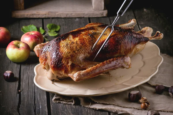 Gänsebraten mit Äpfeln — Stockfoto