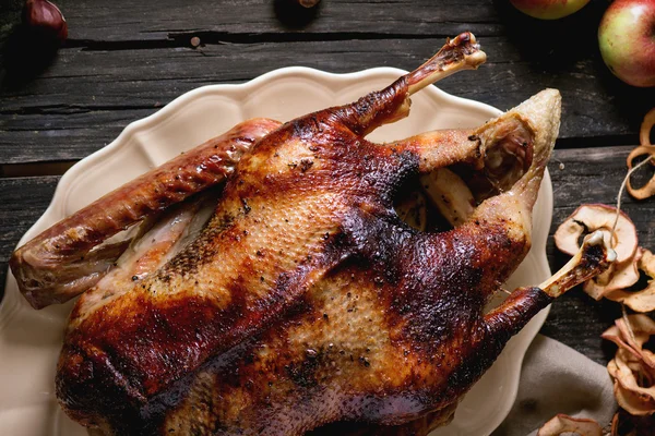 Elma ile kızartma kaz