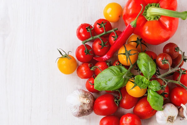 Assortment of tomatoes and vegetables — Stock Photo, Image