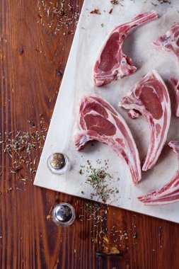 çiğ kuzu pirzolası