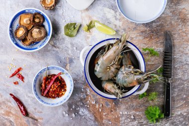 Çorba Tom Yam için malzemeler