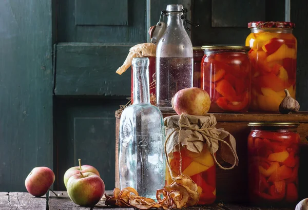 Sortimento de alimentos conservados — Fotografia de Stock