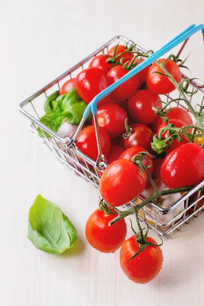 Surtido de tomates y verduras — Foto de Stock