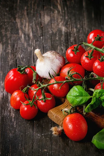 Sortimento de tomates e legumes — Fotografia de Stock