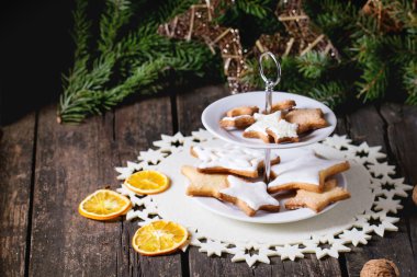 Noel dekorasyonu ile Noel tatlılar