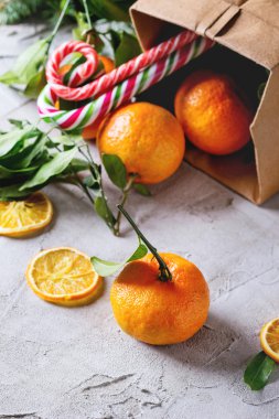 Mandalina (clementines) Noel dekor içinde