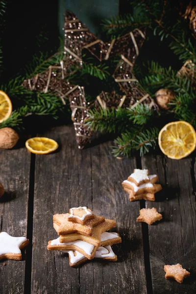 Різдвяне печиво з різдвяним декором — стокове фото
