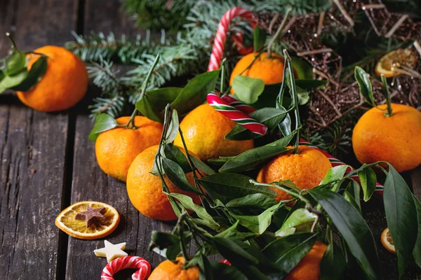 Mandarinen (Clementinen) im Weihnachtsdekor — Stockfoto