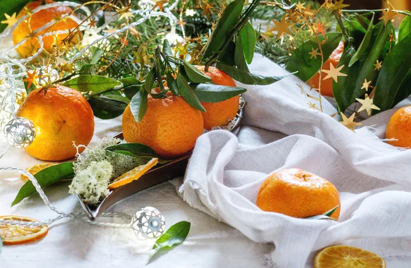 Tangerines (clementines) in Christmas decor — Stock Photo, Image