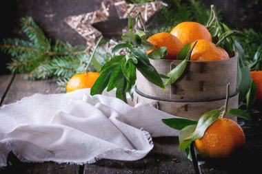 Mandalina (clementines) Noel dekor içinde