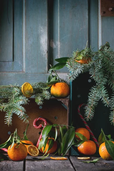 Tangerines (clémentines) dans le décor de Noël — Photo