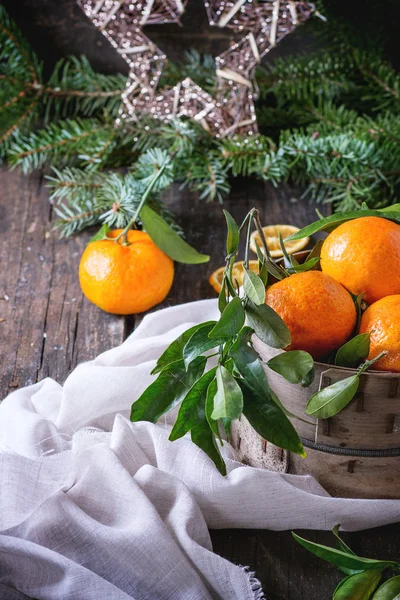 Mandarinky (klementinky) v vánoční výzdoba — Stock fotografie