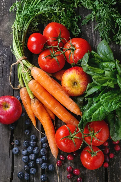 Mistura de frutas, legumes e bagas — Fotografia de Stock