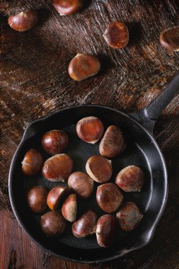 Uncooked edible chestnuts