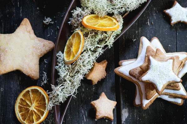 Biscuits de Noël avec décor de Noël — Photo