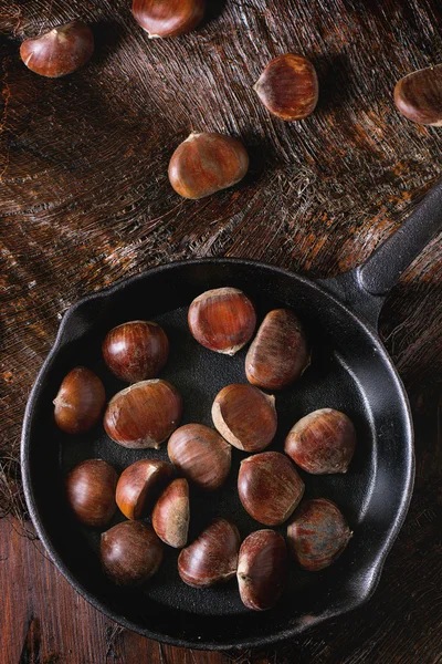 Uncooked edible chestnuts — Stock Fotó