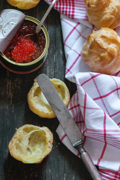 Profiteroles with red caviar — Stock Photo, Image