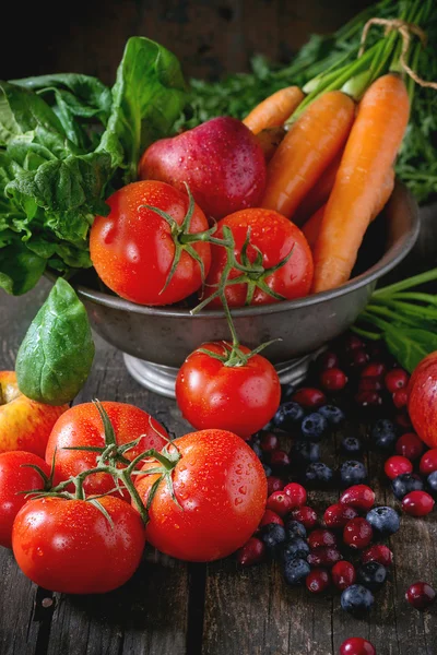 Mezcla de frutas, verduras y bayas —  Fotos de Stock