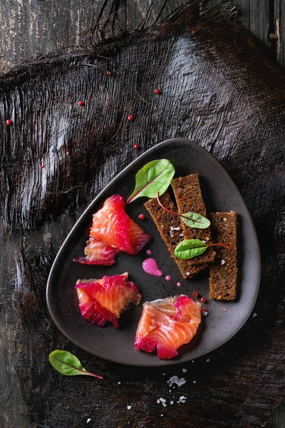 Salted salmon with beetroot — Stock Photo, Image