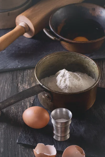 Ingrediënten voor het deeg maken — Stockfoto