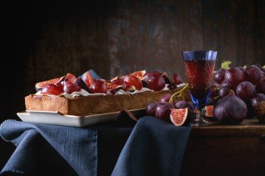 Üzüm ve incir ile tart