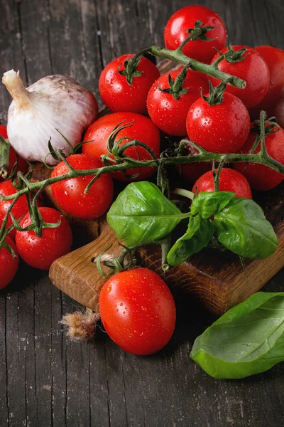 Assortment of tomatoes and vegetables — Stock Photo, Image