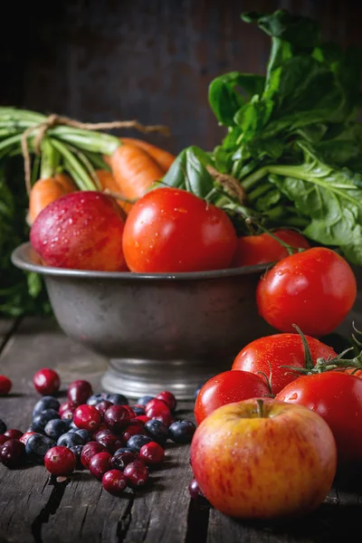 Суміш фруктів, овочів та ягід — стокове фото