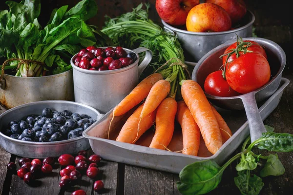 Mischung aus Obst, Gemüse und Beeren — Stockfoto