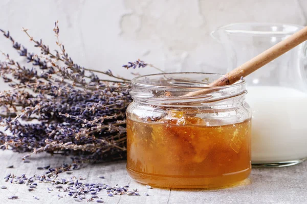 Honig, Milch und Lavendel — Stockfoto