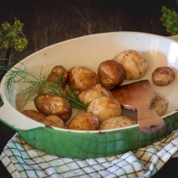 Młode ziemniaki smażone — Zdjęcie stockowe