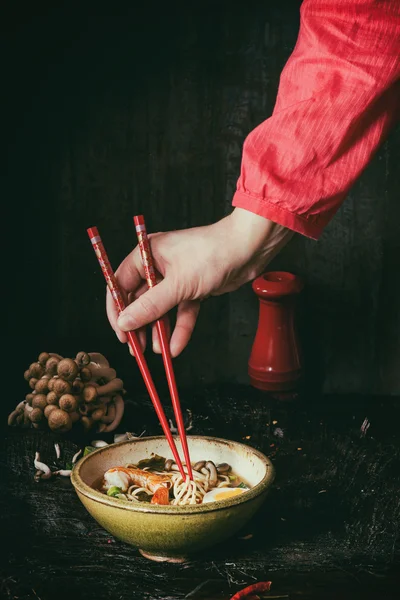 Asijská polévka ramen připravené k jídlu — Stock fotografie