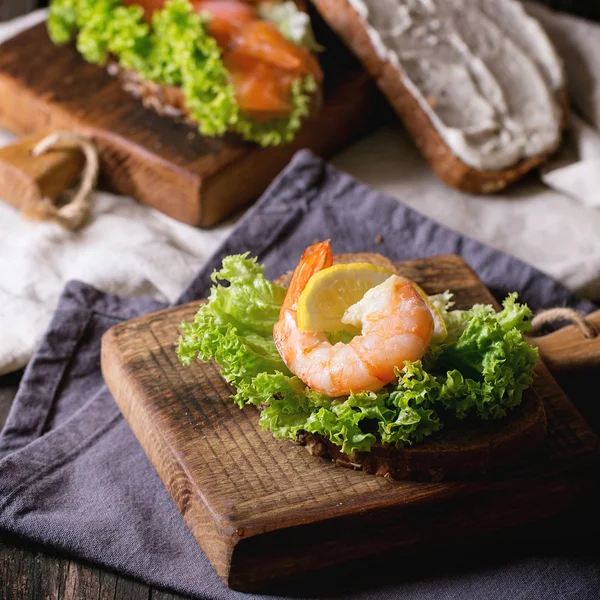 Sandwich with seafood — Stock Photo, Image