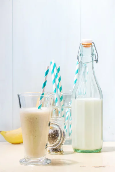 Batido de plátano con leche — Foto de Stock