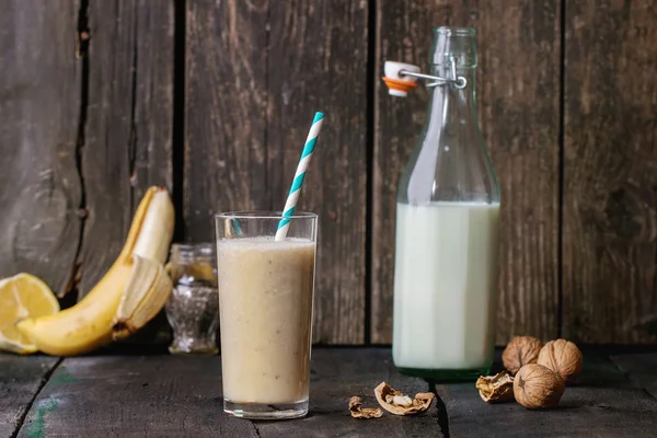 Melk Banaan smoothie — Stockfoto