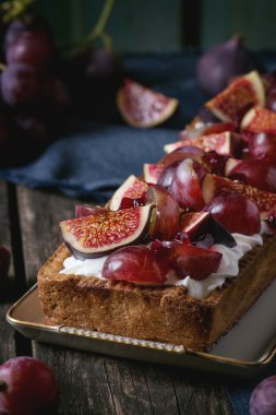 Üzüm ve incir ile tart