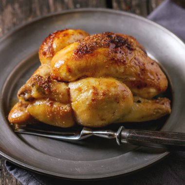 Bütün ızgara mini tavuk