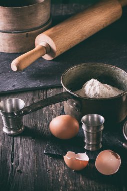 Hamur yapımı için malzemeler 