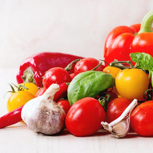 Assortment of tomatoes and vegetables — Stock Photo, Image